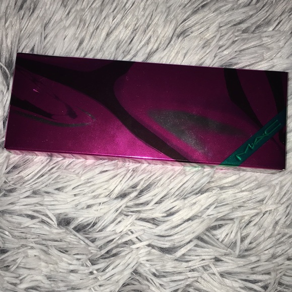 MAC Shiny Pretty Things Face Compact - medium - Picture 4 of 5